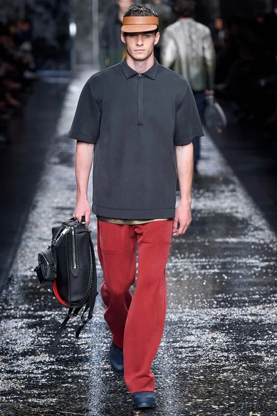 Look 10